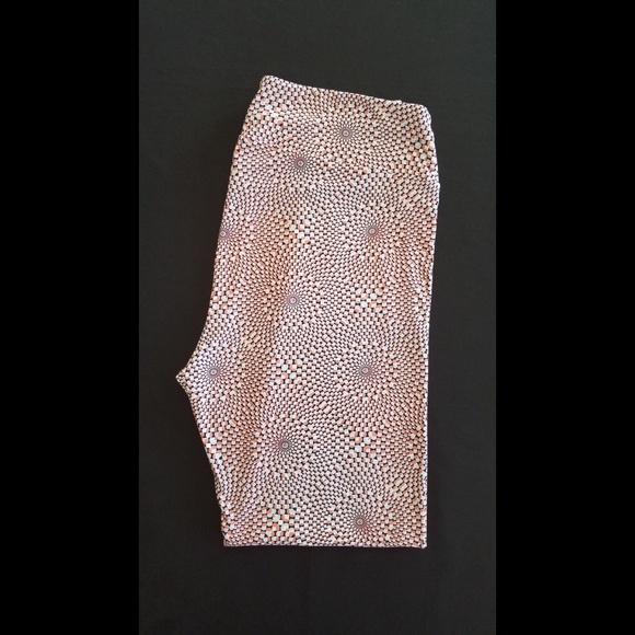 LulaRoe Leggings size Tall & Curvy - Picture 7 of 7